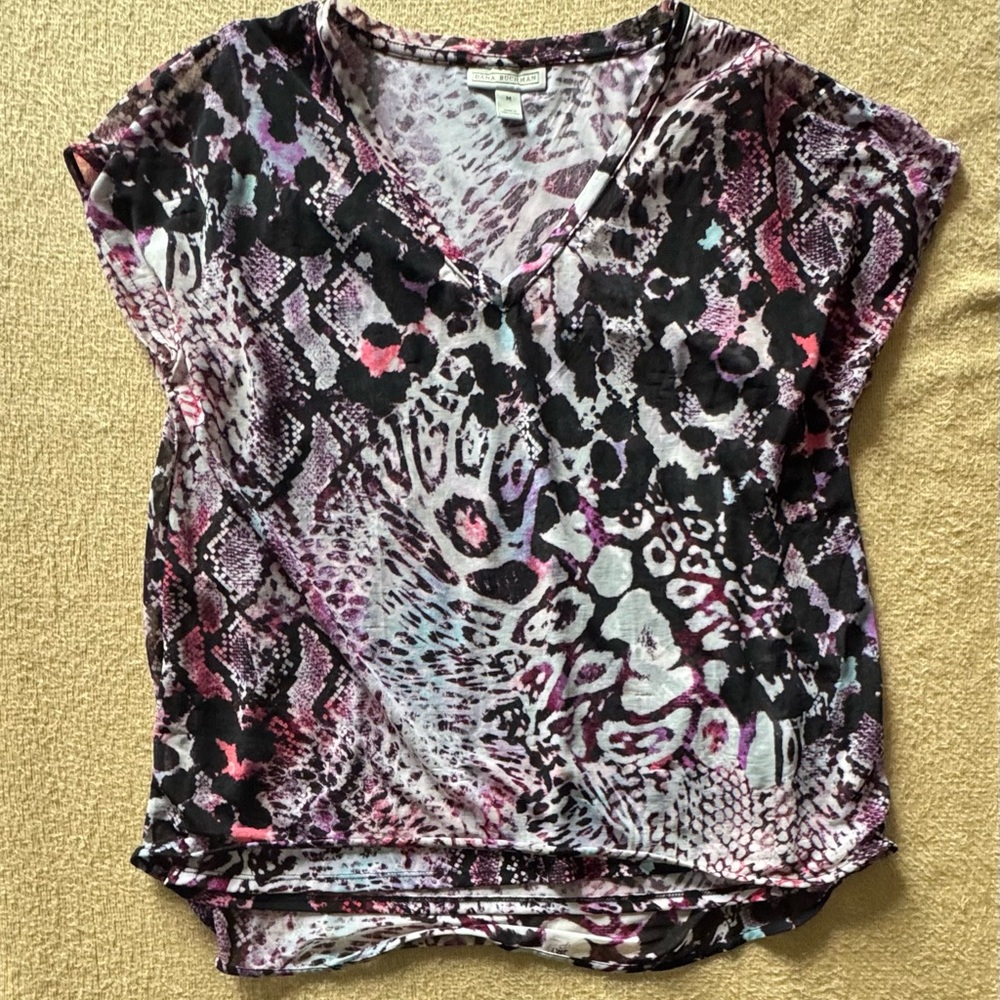 Dana Buchman Short-Sleeve V-Neck Animal Print Top in Black & Pink